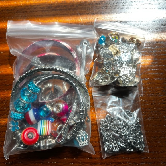 Bracelet & Earrings Bundle! - Picture 4 of 4